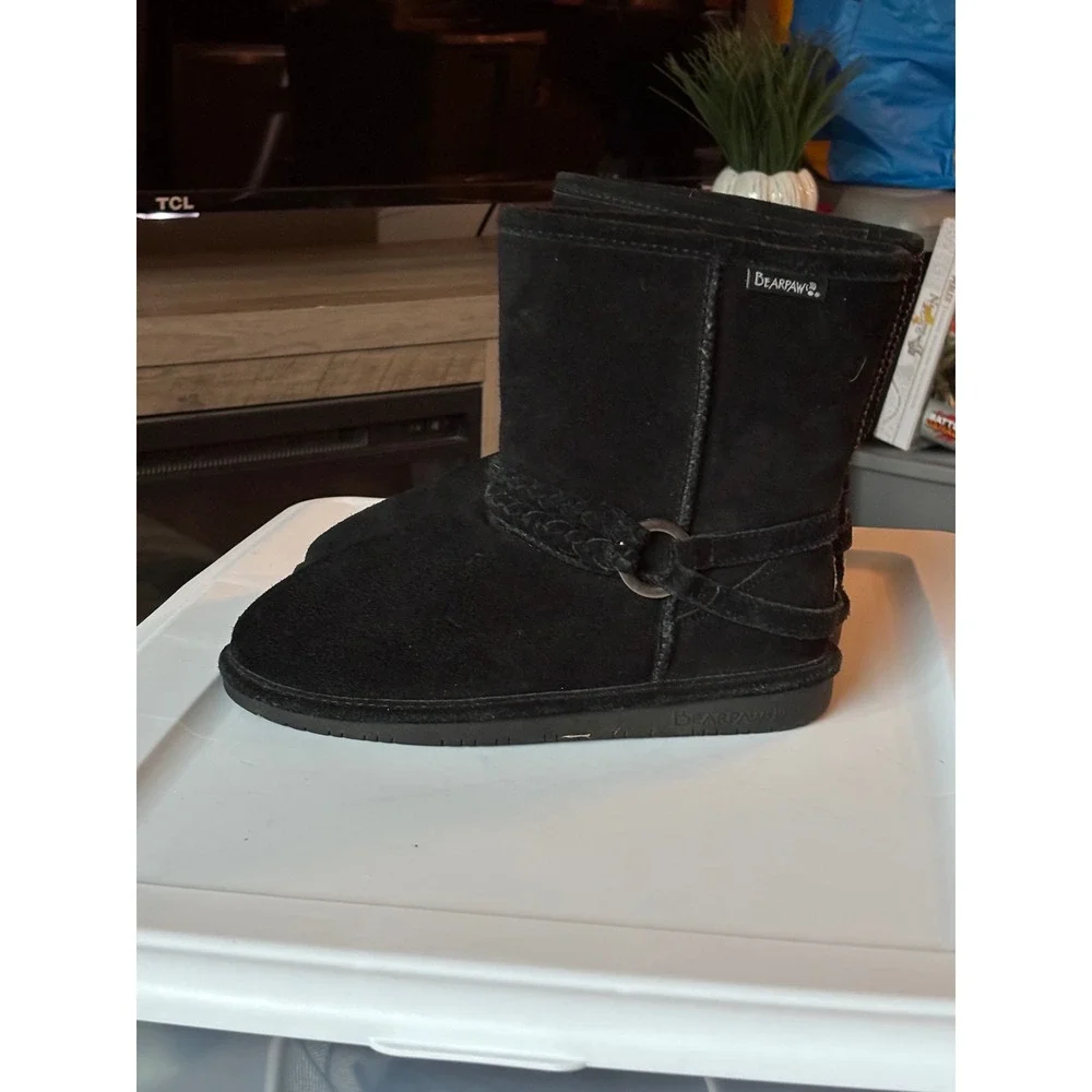 Bearpaw Youth Emma Black Suede Braided Strap O-Ring Winter Boots Size 5 Kids